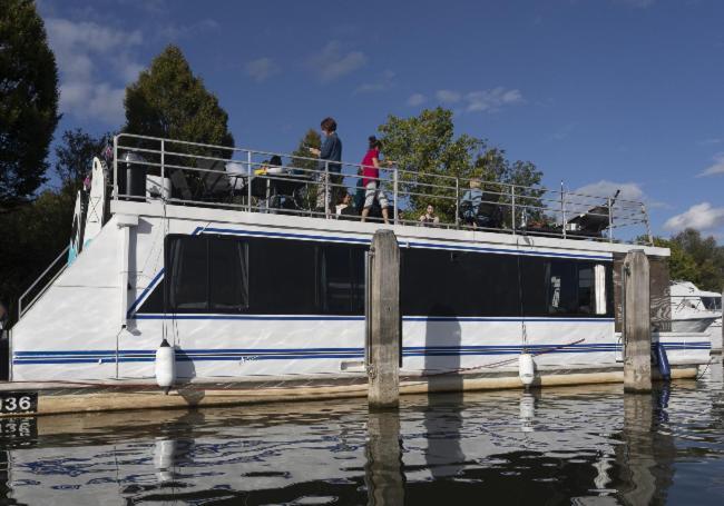 Bluebird House-Boat Hotell East Molesey Eksteriør bilde