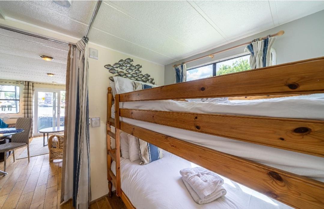 Bluebird House-Boat Hotell East Molesey Eksteriør bilde