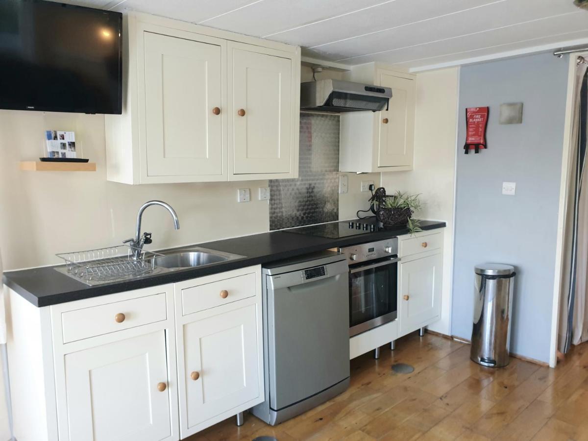 Bluebird House-Boat Hotell East Molesey Eksteriør bilde