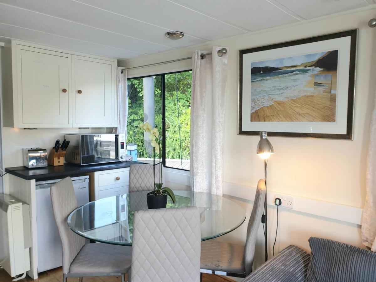 Bluebird House-Boat Hotell East Molesey Eksteriør bilde